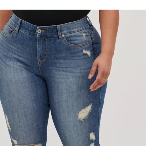 Curvy Bombshell Skinny Premium Stretch High-Rise Jean - Picture 2 of 7